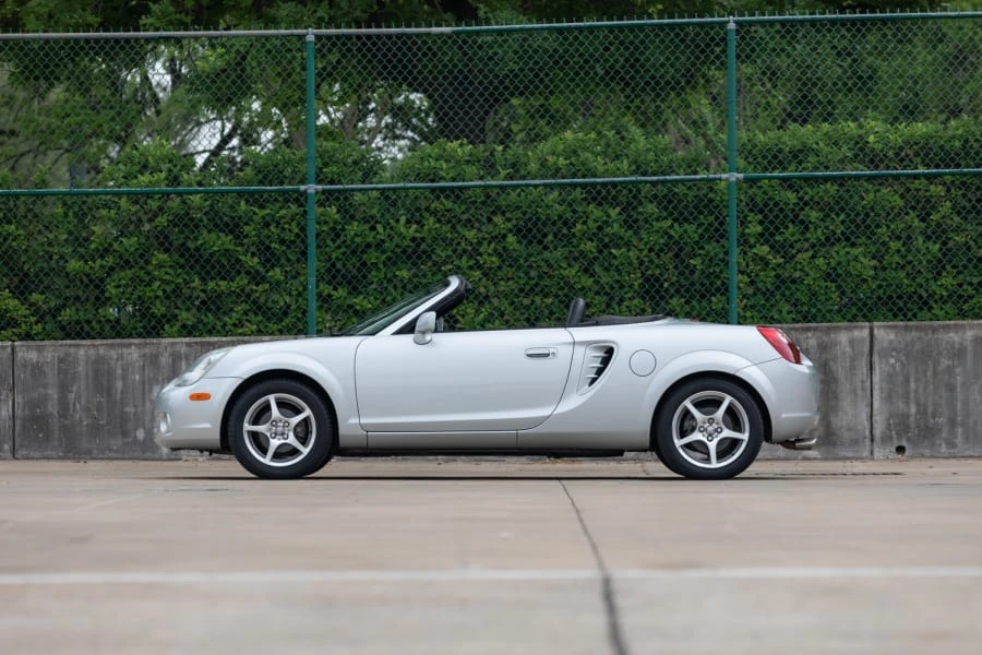 2004 Toyota MR2 Spyder/MR-S - Image 11 of 28