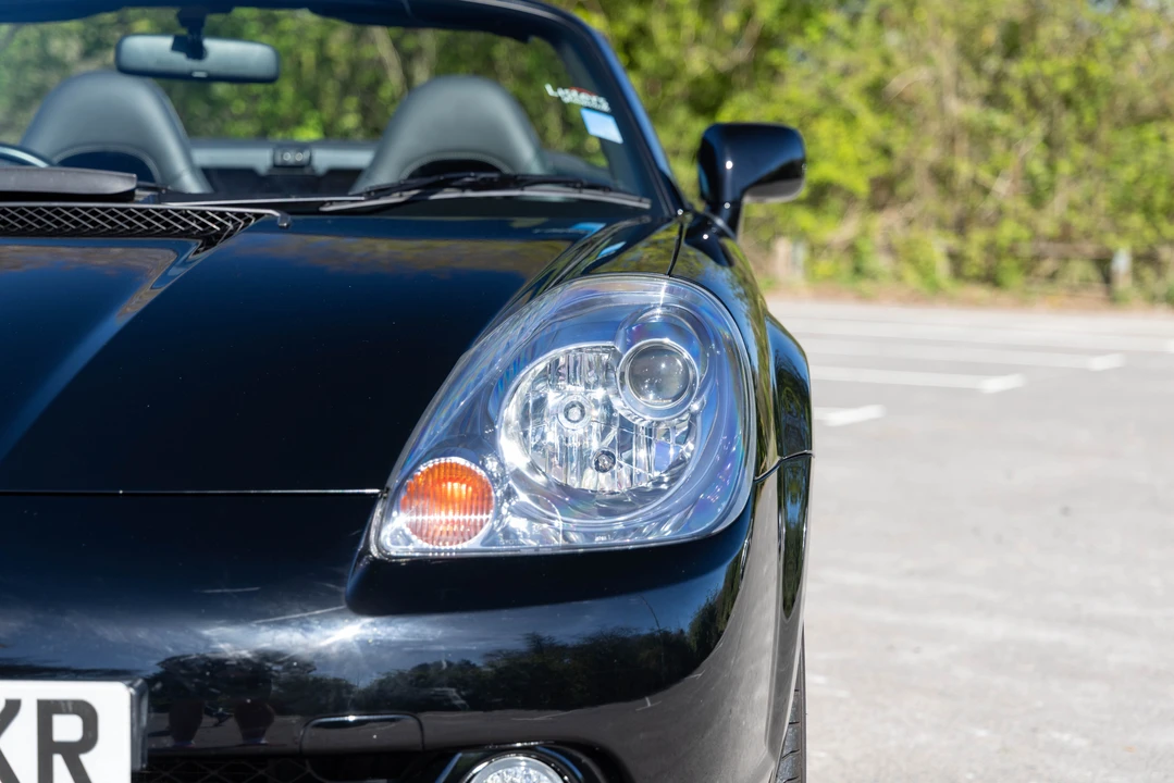 2004 Toyota MR2 Spyder/MR-S - Image 13 of 31