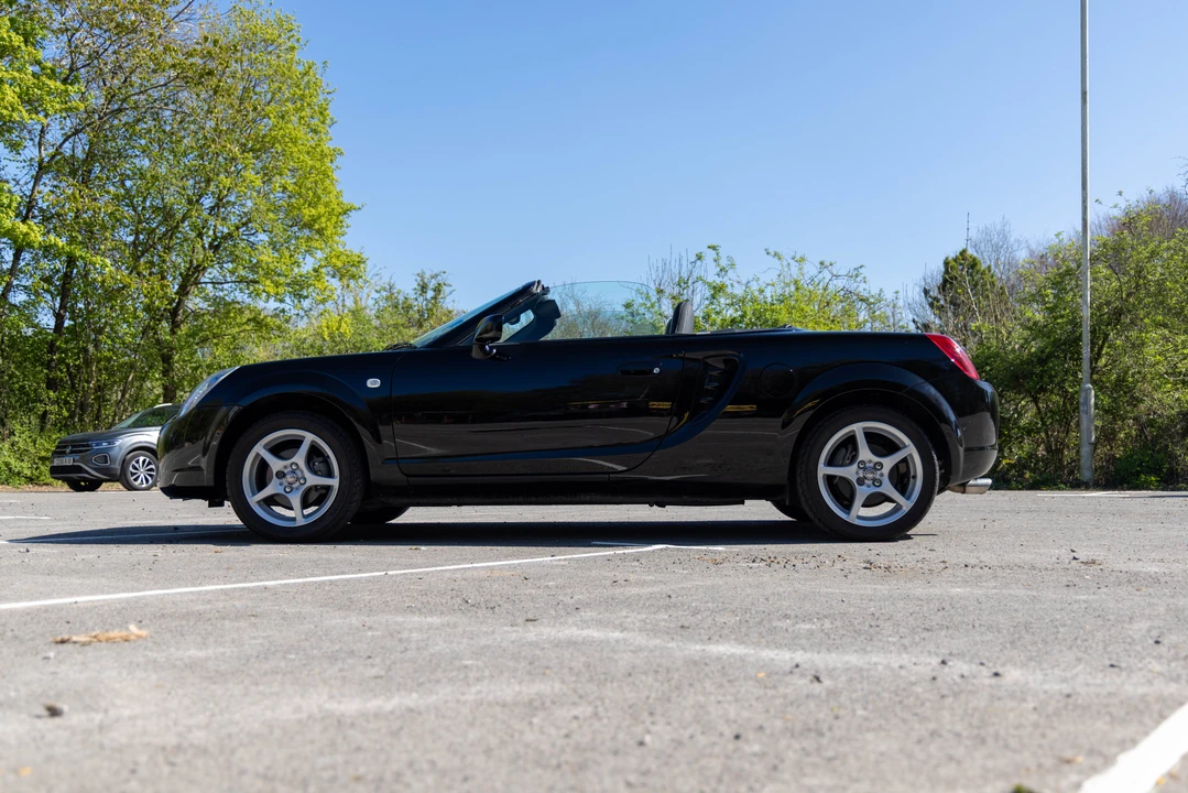 2004 Toyota MR2 Spyder/MR-S - Image 8 of 31