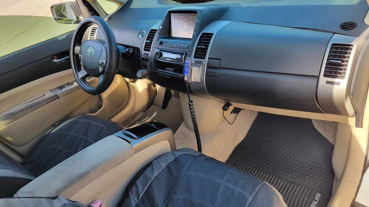 2004 Toyota Prius 2nd Gen - Image 20 of 21