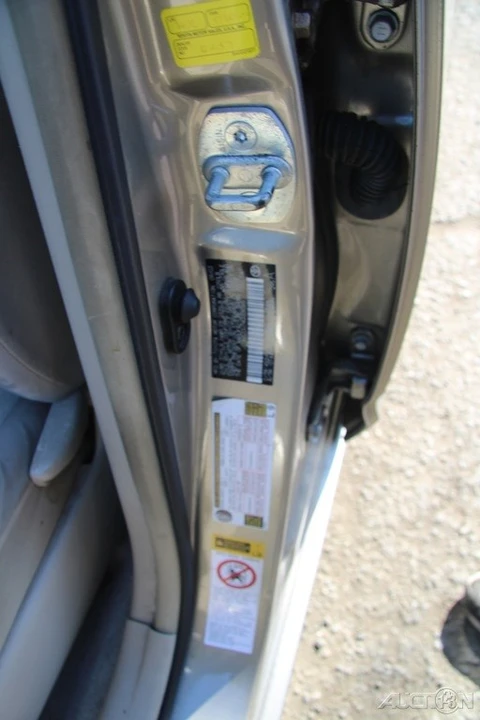 2004 Toyota Prius 2nd Gen - Image 12 of 21