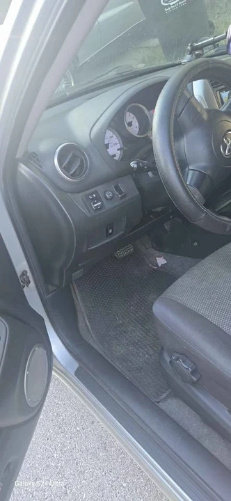 2004 Toyota RAV4 2nd Gen - Image 5 of 7