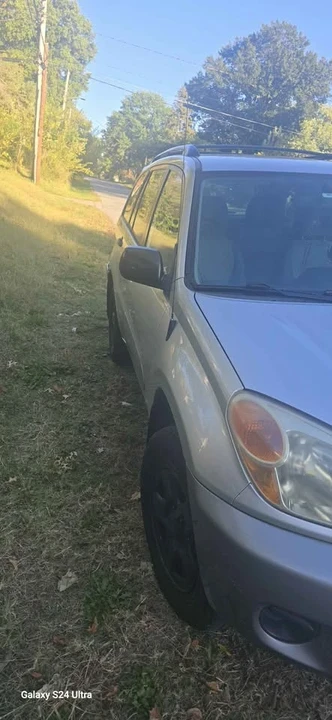 2004 Toyota RAV4 2nd Gen - Image 2 of 7