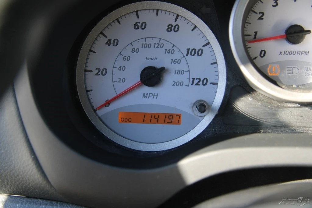 2004 Toyota RAV4 2nd Gen - Image 16 of 21