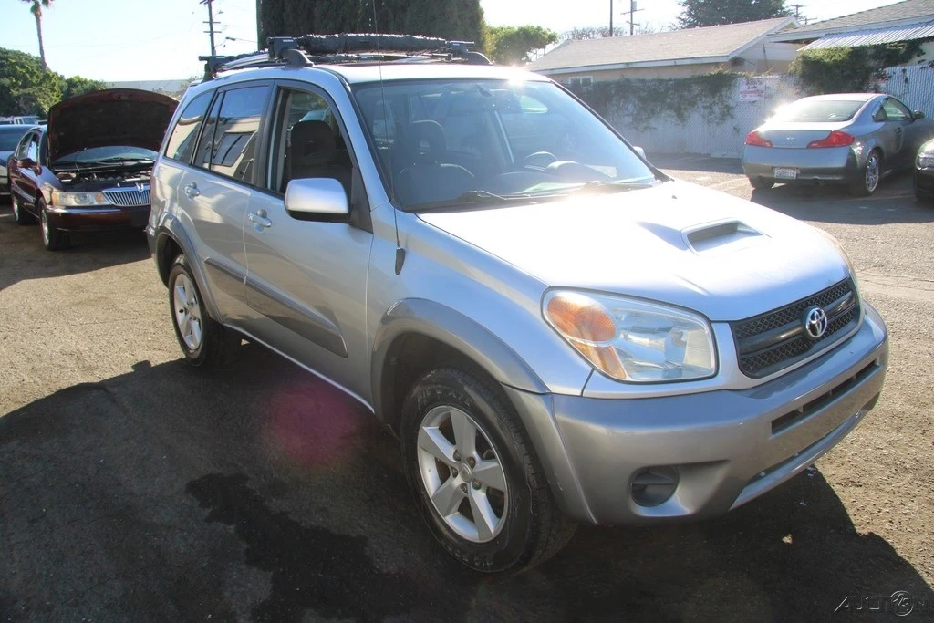 2004 Toyota RAV4 2nd Gen - Image 8 of 21