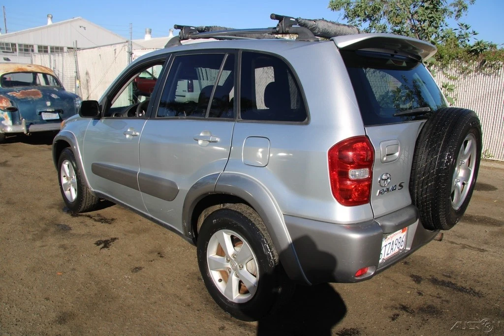 2004 Toyota RAV4 2nd Gen - Image 4 of 21