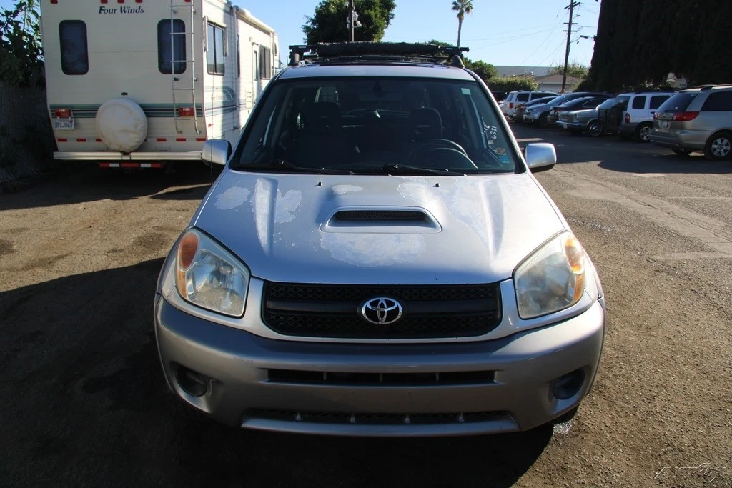 2004 Toyota RAV4 2nd Gen - Image 9 of 21