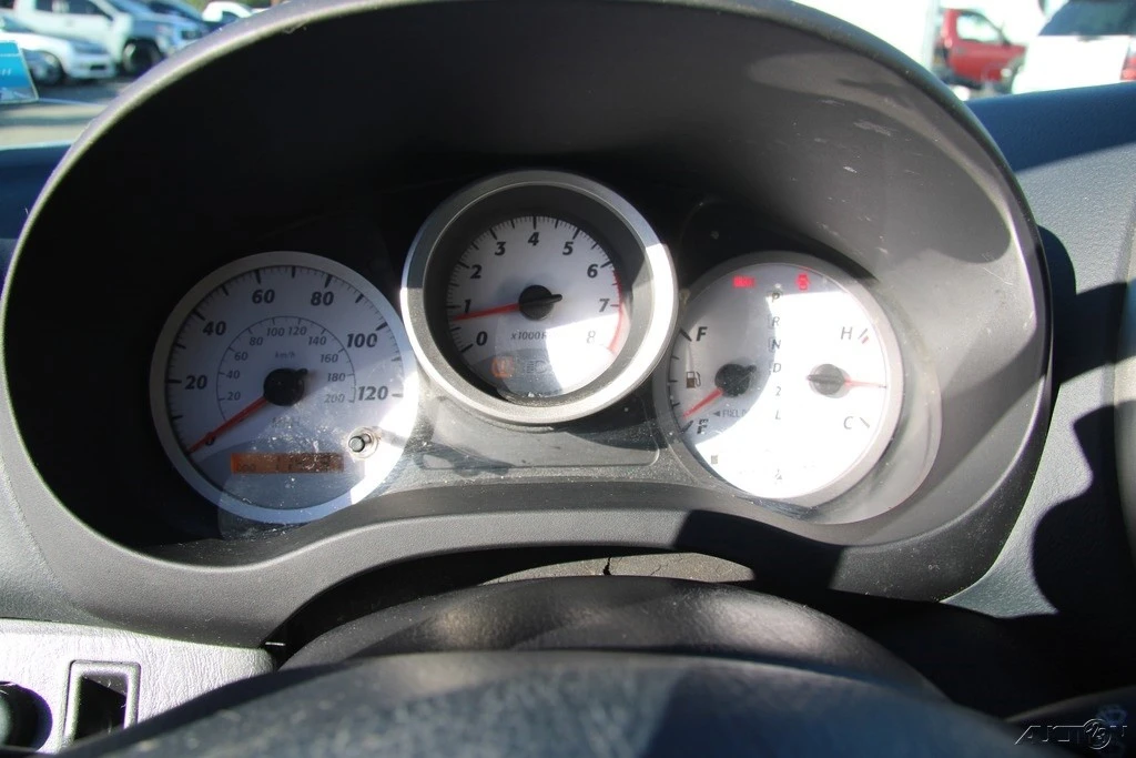2004 Toyota RAV4 2nd Gen - Image 15 of 21