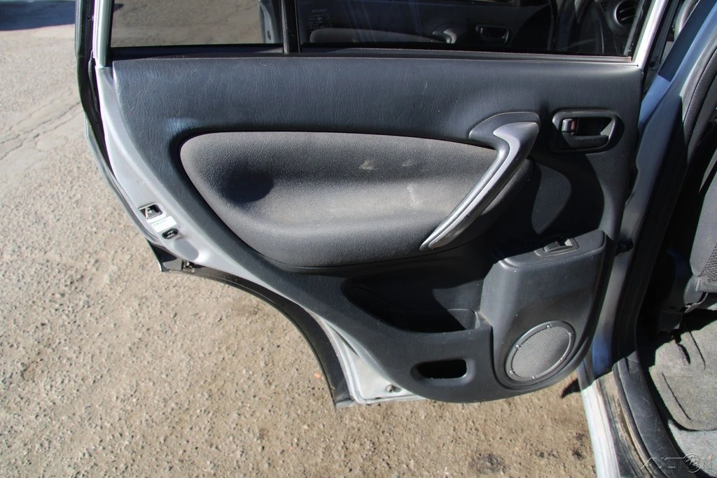 2004 Toyota RAV4 2nd Gen - Image 19 of 21