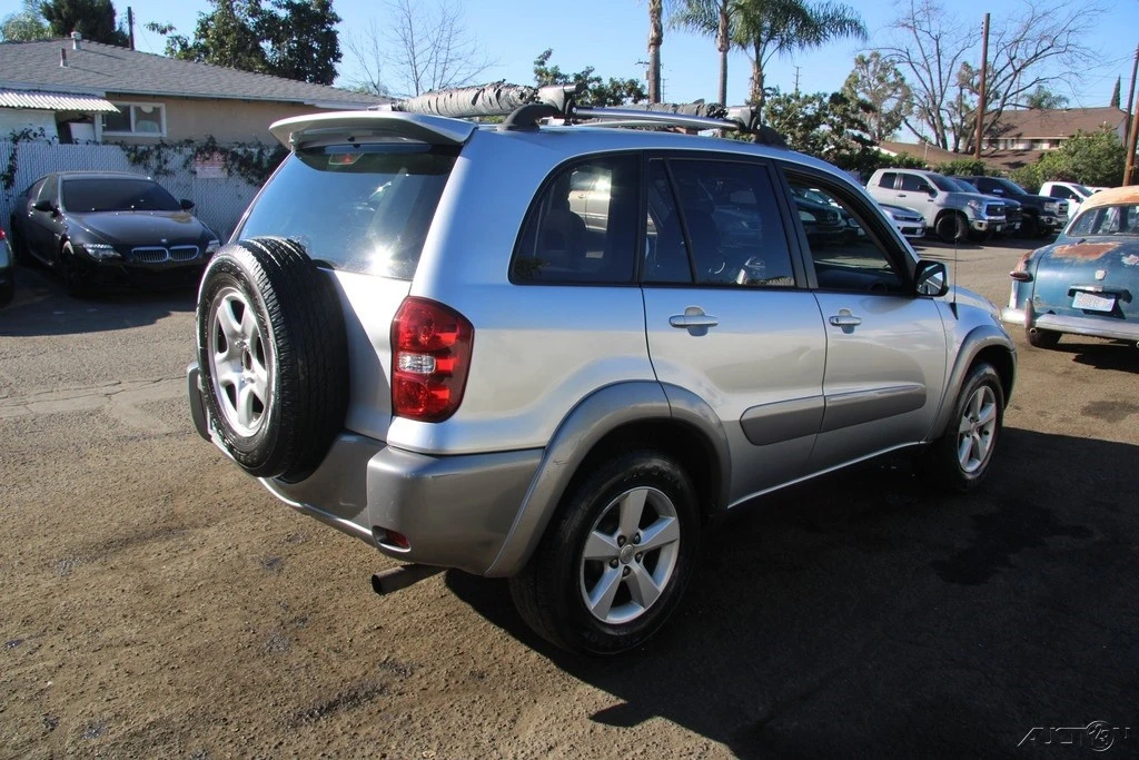2004 Toyota RAV4 2nd Gen - Image 6 of 21