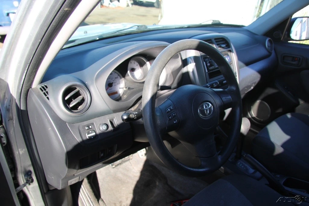 2004 Toyota RAV4 2nd Gen - Image 14 of 21
