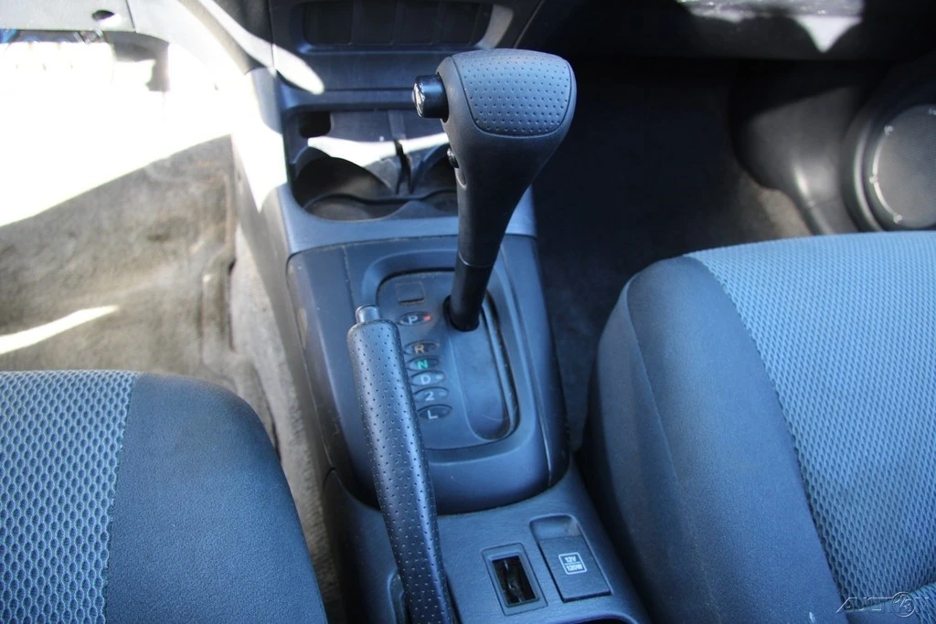 2004 Toyota RAV4 2nd Gen - Image 18 of 21