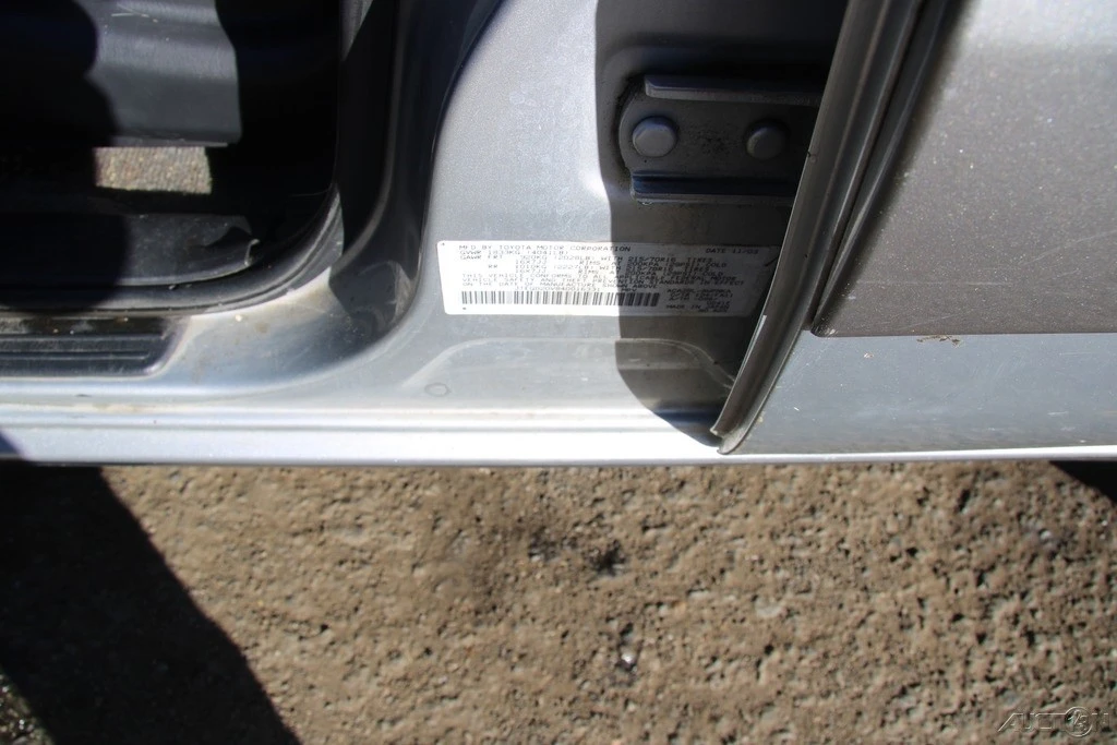 2004 Toyota RAV4 2nd Gen - Image 11 of 21