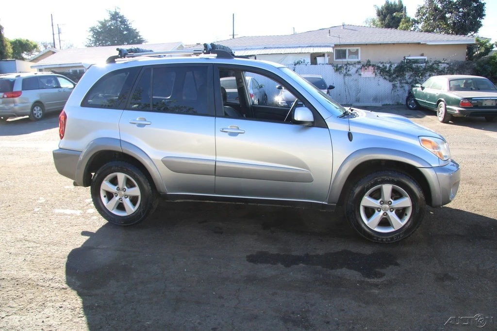 2004 Toyota RAV4 2nd Gen - Image 7 of 21