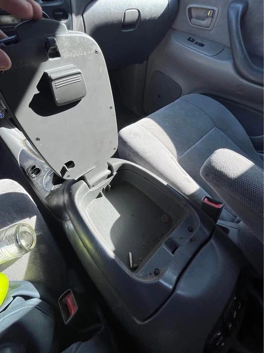 2004 Toyota Sequoia 1st Gen - Image 18 of 19