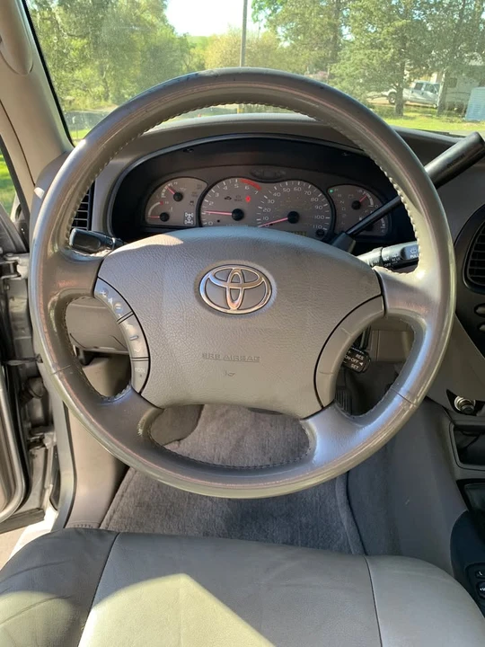 2004 Toyota Sequoia 1st Gen - Image 11 of 16