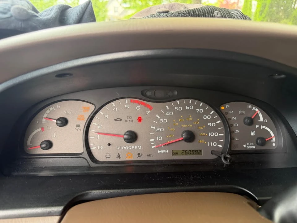 2004 Toyota Sequoia 1st Gen - Image 5 of 9