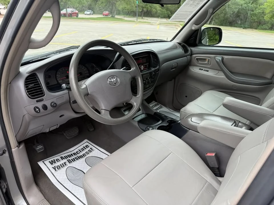 2004 Toyota Sequoia 1st Gen - Image 15 of 17