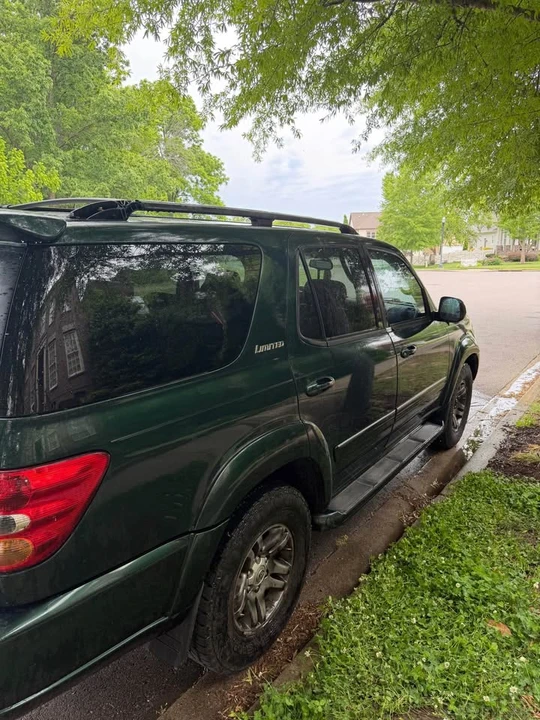 2004 Toyota Sequoia 1st Gen - Image 2 of 9