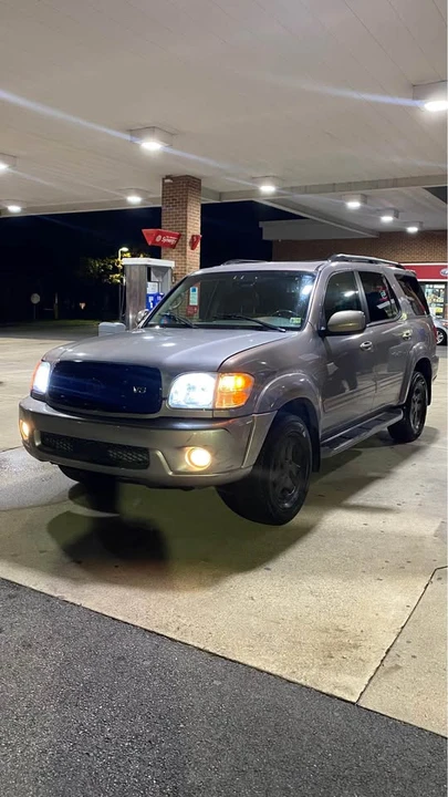 2004 Toyota Sequoia 1st Gen - Image 2 of 13