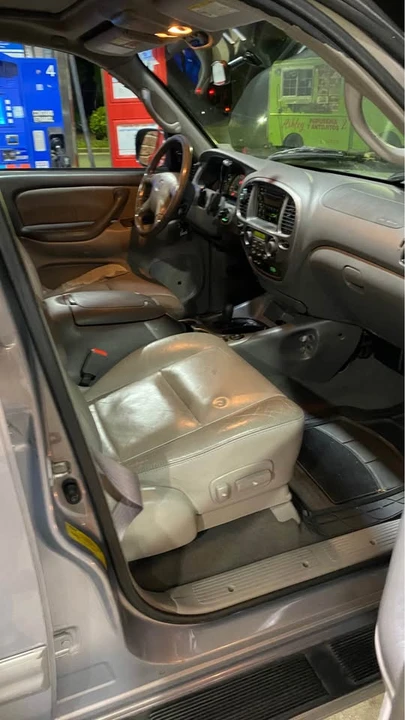 2004 Toyota Sequoia 1st Gen - Image 9 of 13