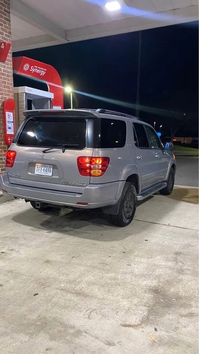 2004 Toyota Sequoia 1st Gen - Image 6 of 13