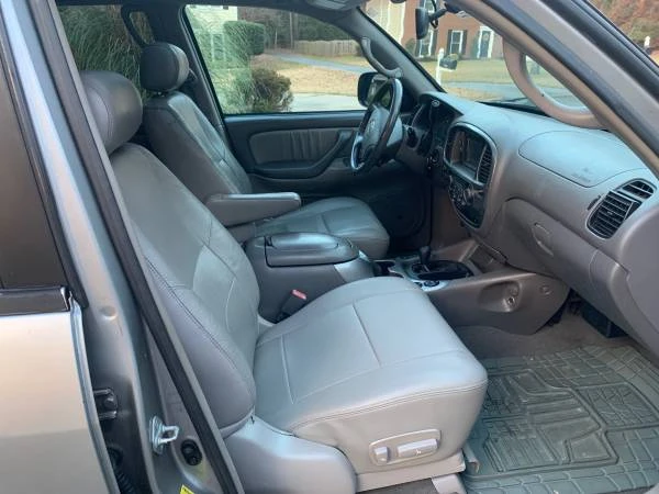 2004 Toyota Sequoia 1st Gen - Image 9 of 13