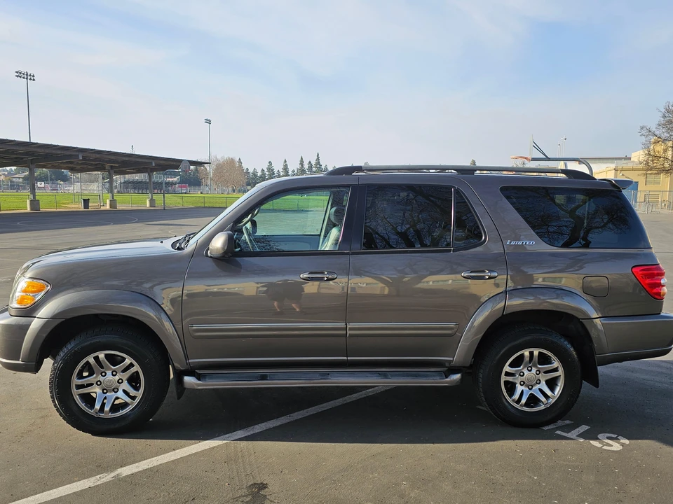 2004 Toyota Sequoia 1st Gen - Image 8 of 31