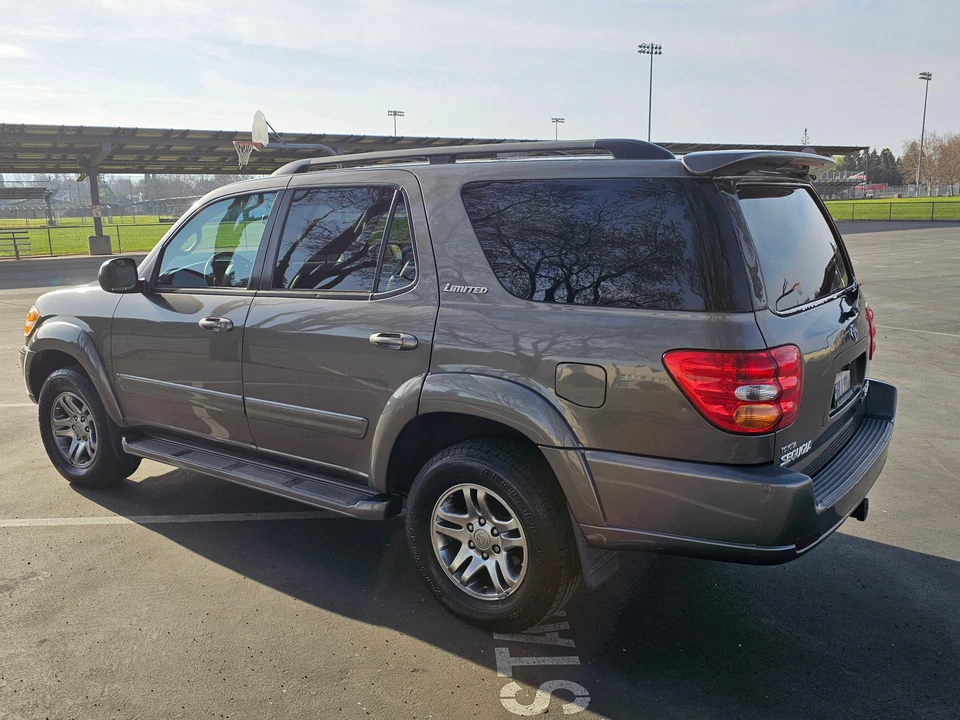 2004 Toyota Sequoia 1st Gen - Image 9 of 31