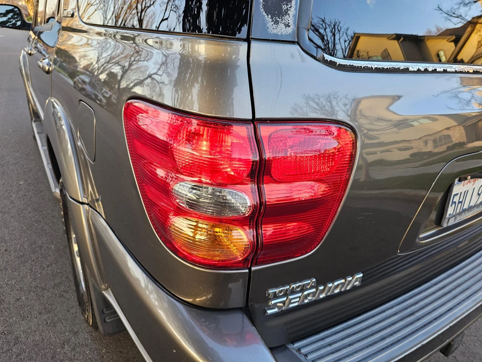2004 Toyota Sequoia 1st Gen - Image 23 of 31