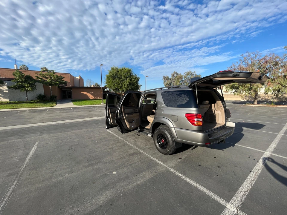 2004 Toyota Sequoia 1st Gen - Image 27 of 31