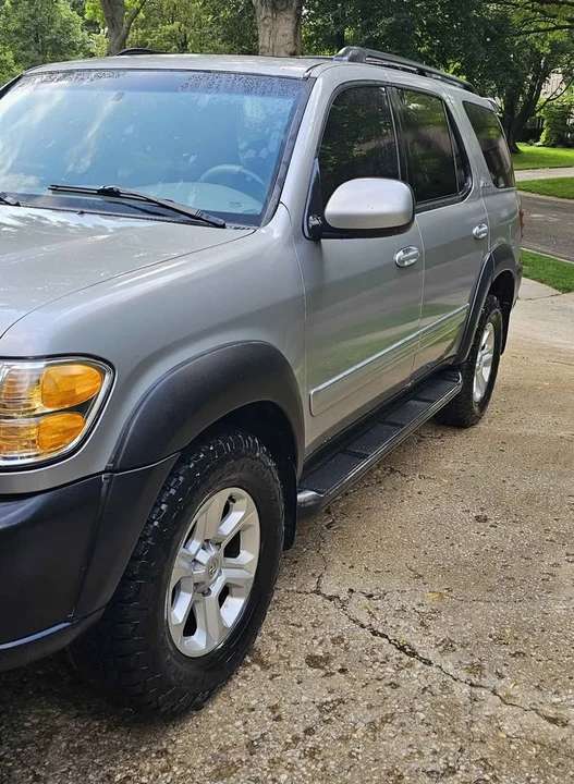 2004 Toyota Sequoia 1st Gen - Image 8 of 19