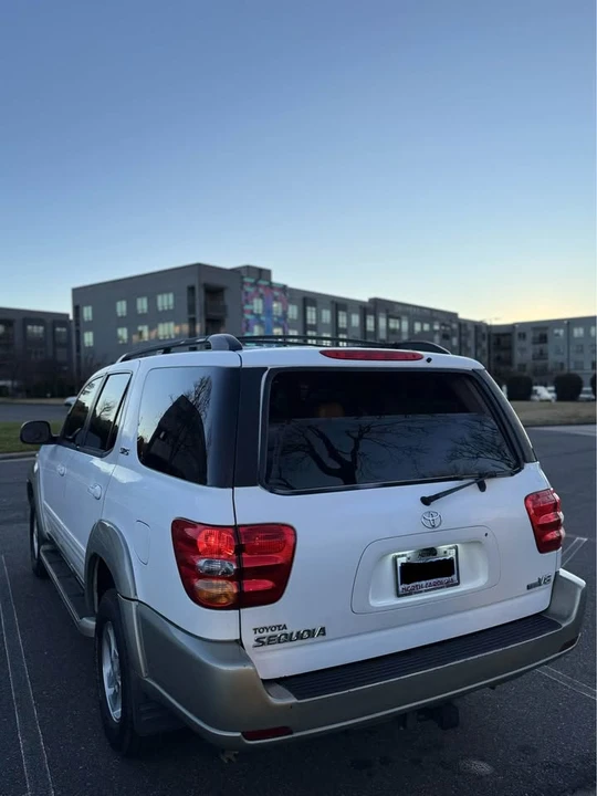 2004 Toyota Sequoia 1st Gen - Image 8 of 18