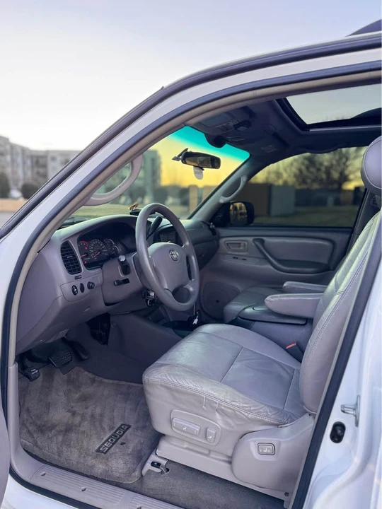 2004 Toyota Sequoia 1st Gen - Image 9 of 18