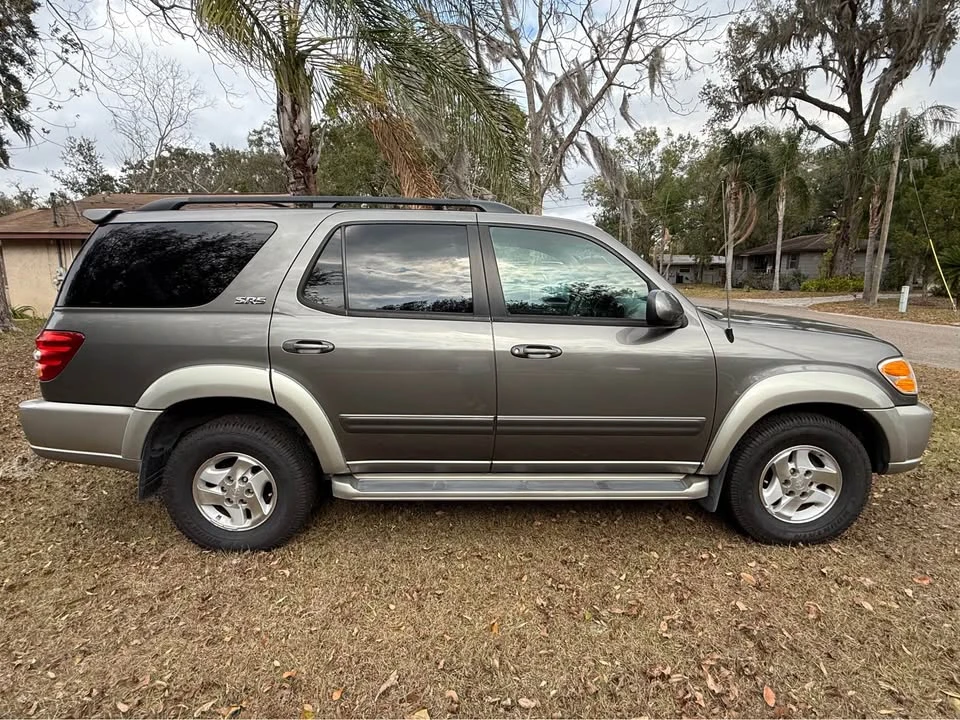 2004 Toyota Sequoia 1st Gen - Image 4 of 10