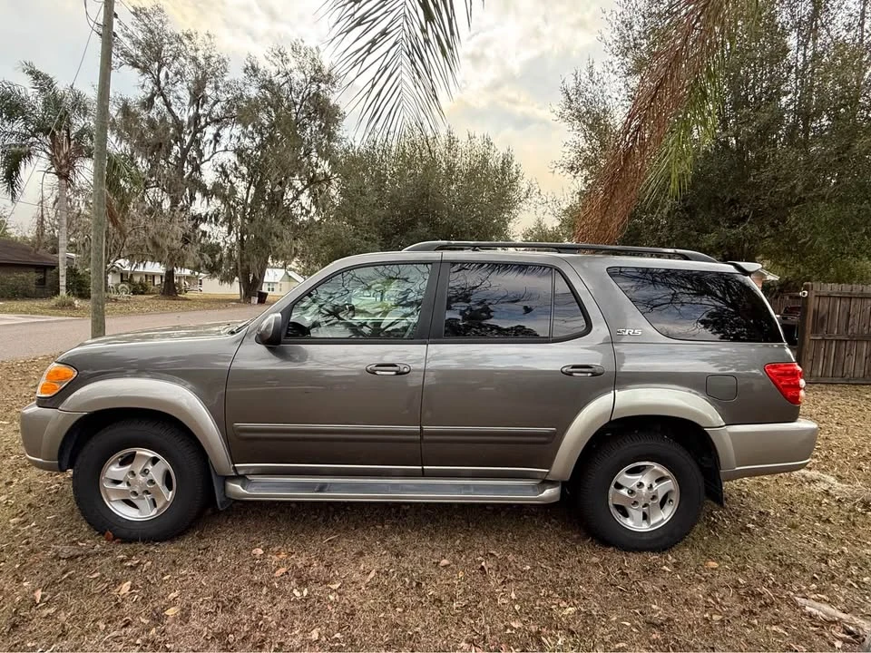 2004 Toyota Sequoia 1st Gen - Image 2 of 10