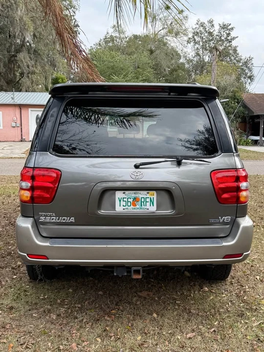 2004 Toyota Sequoia 1st Gen - Image 3 of 10