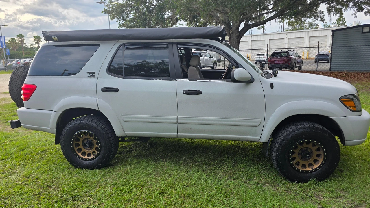 2004 Toyota Sequoia 1st Gen - Image 9 of 31