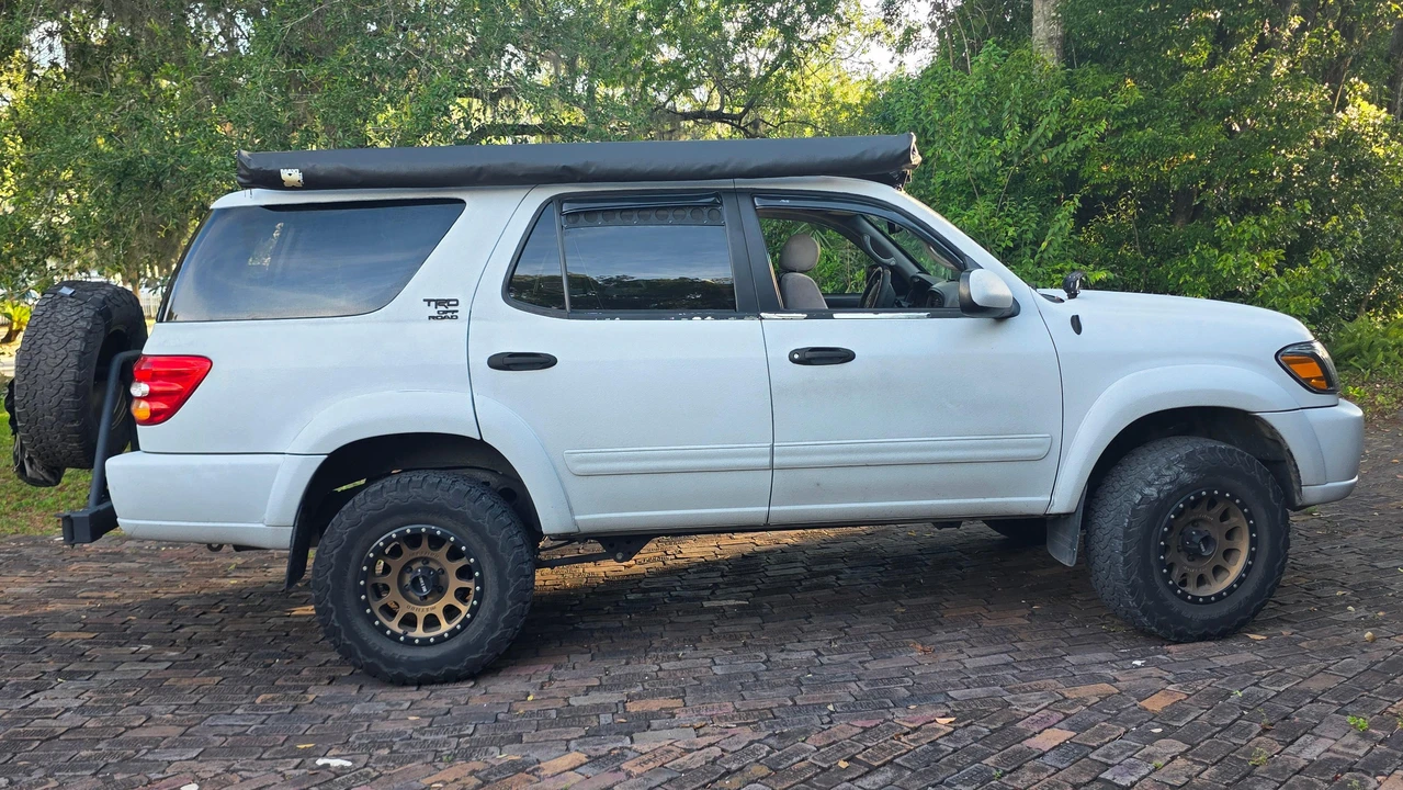 2004 Toyota Sequoia 1st Gen - Image 17 of 31