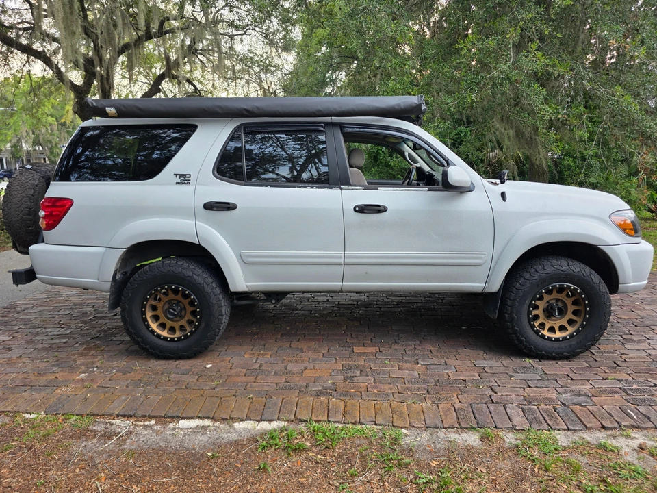2004 Toyota Sequoia 1st Gen - Image 16 of 31