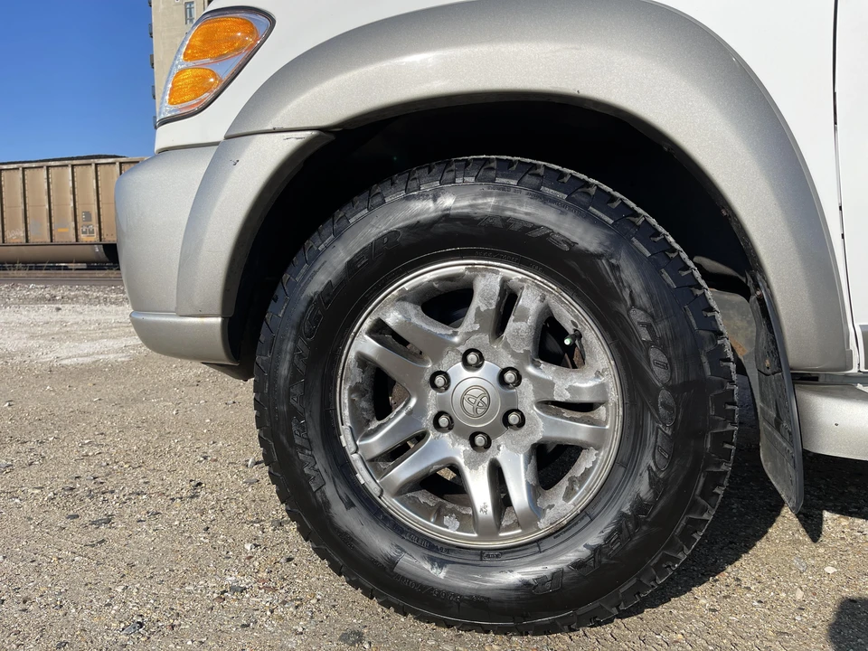 2004 Toyota Sequoia 1st Gen - Image 27 of 31