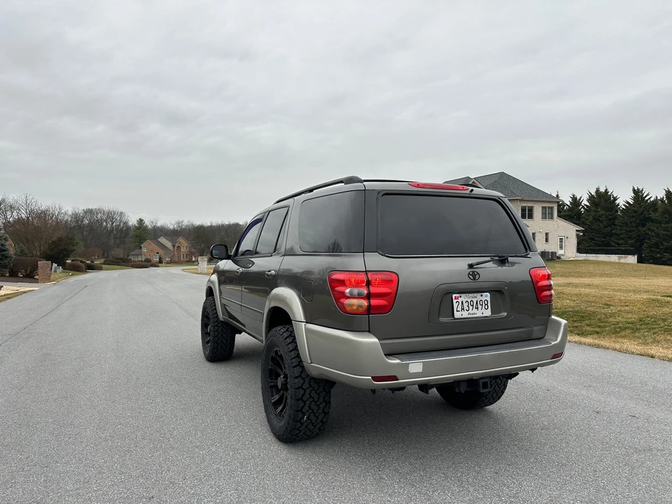 2004 Toyota Sequoia 1st Gen - Image 24 of 31