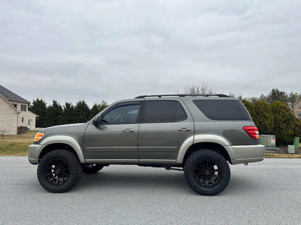2004 Toyota Sequoia 1st Gen - Image 19 of 31