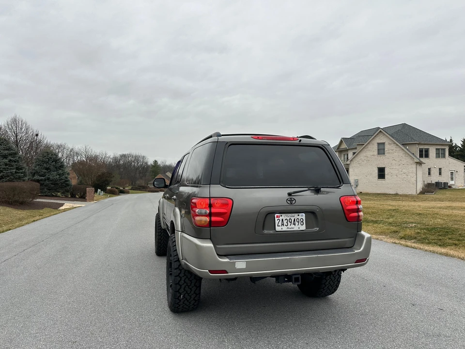 2004 Toyota Sequoia 1st Gen - Image 25 of 31