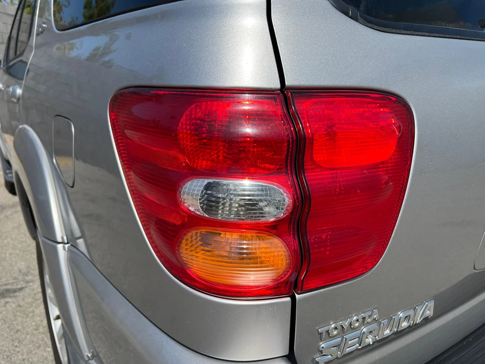2004 Toyota Sequoia 1st Gen - Image 13 of 31