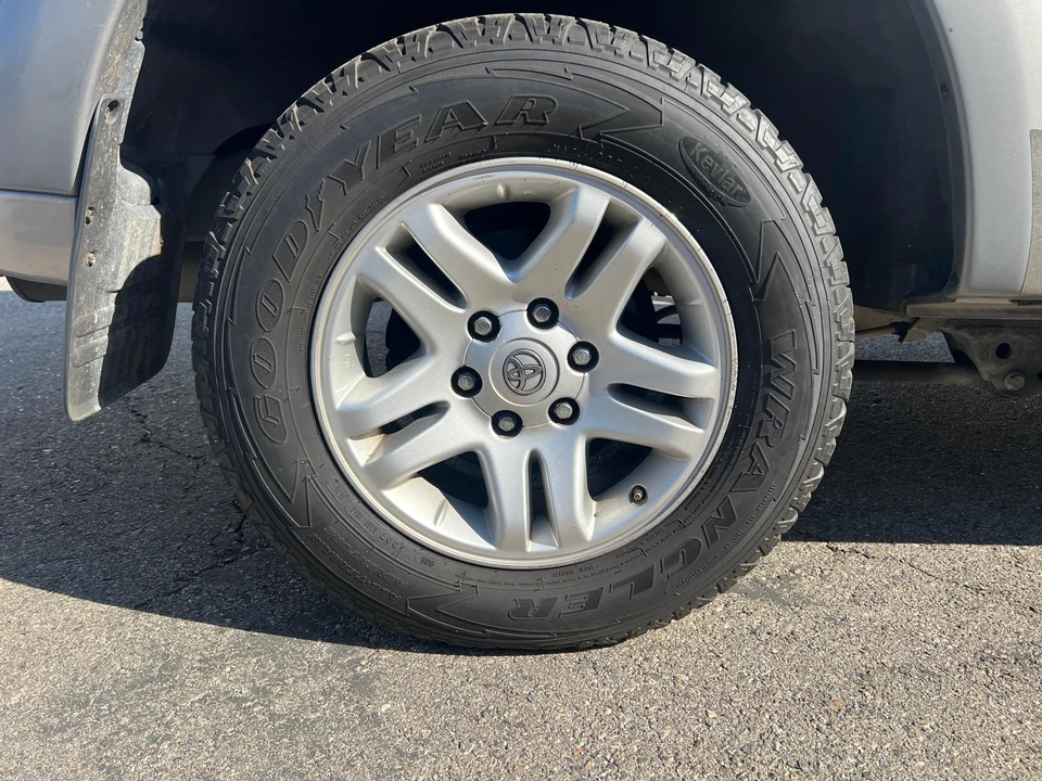 2004 Toyota Sequoia 1st Gen - Image 23 of 31