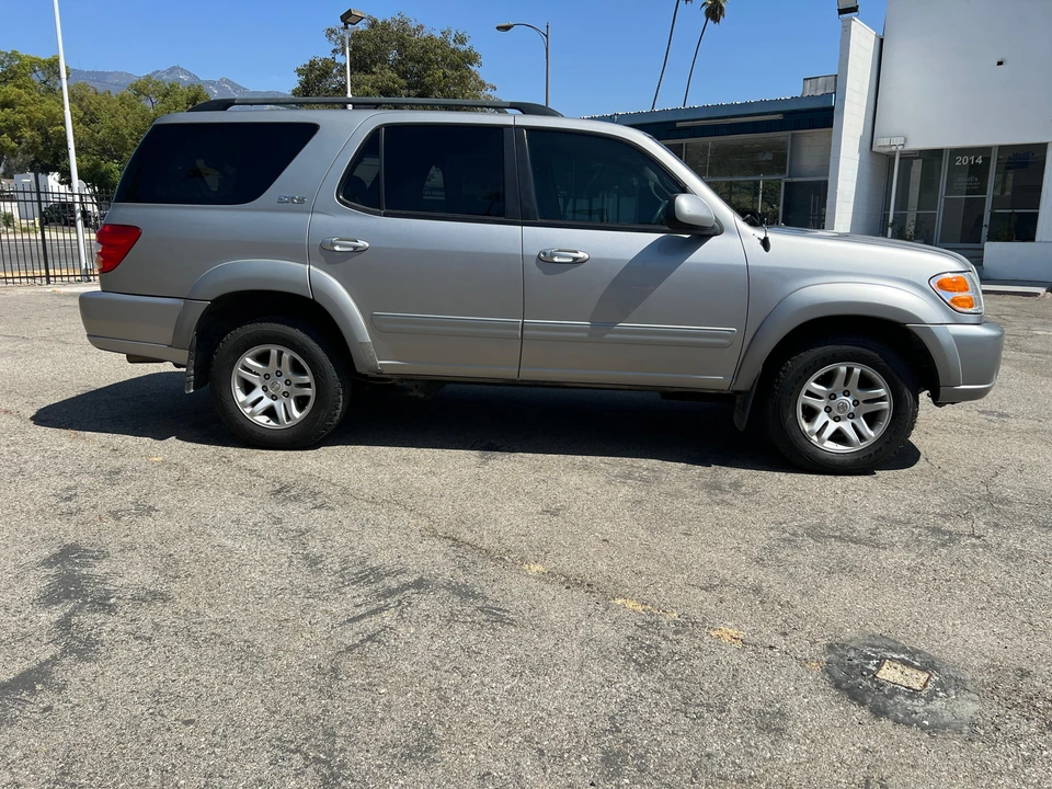 2004 Toyota Sequoia 1st Gen - Image 8 of 31