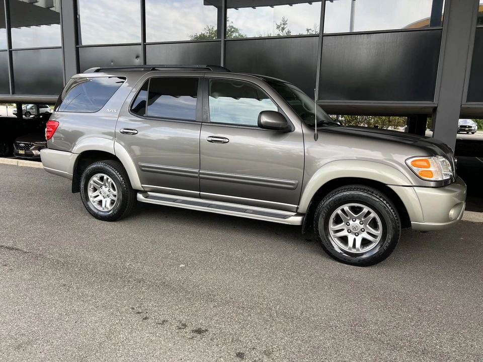 2004 Toyota Sequoia 1st Gen - Image 28 of 31