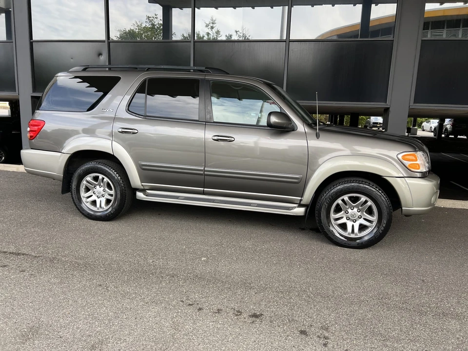 2004 Toyota Sequoia 1st Gen - Image 29 of 31