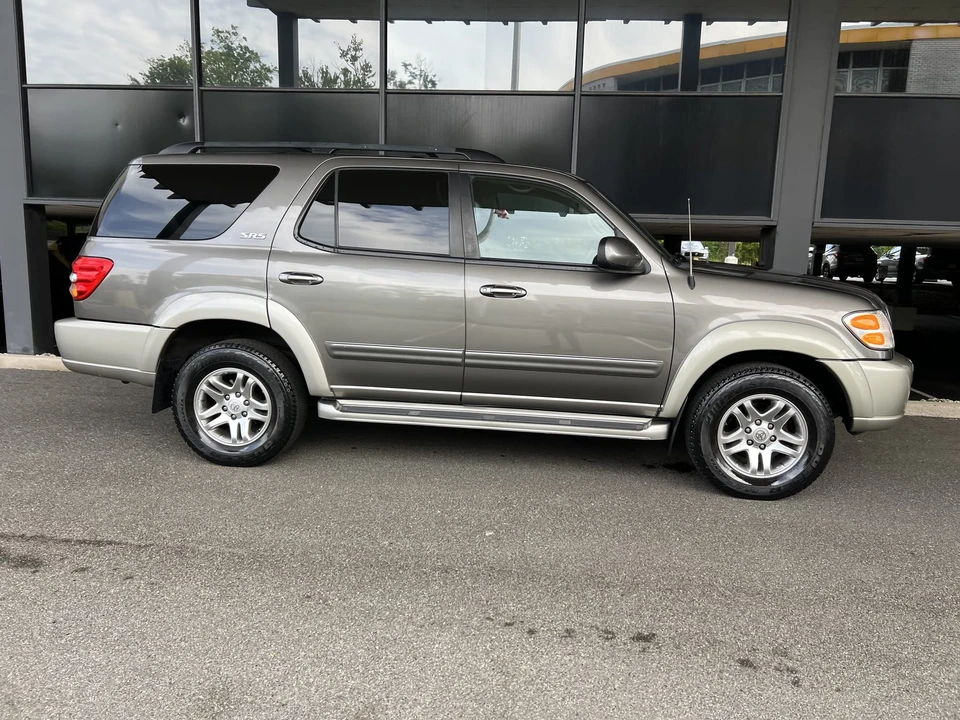 2004 Toyota Sequoia 1st Gen - Image 27 of 31